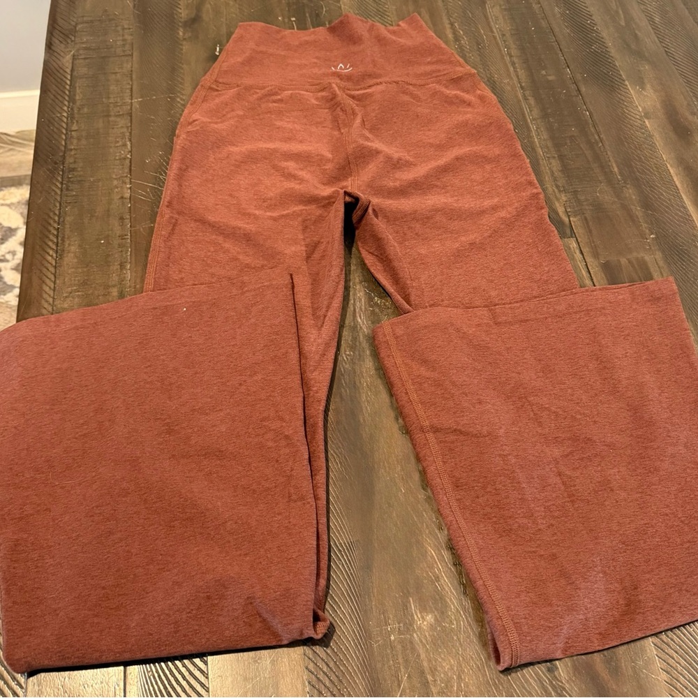 Beyond Yoga wide Flared Leggings, pockets. SZ-SMALL, brown/orange.RUST color - Picture 2 of 7